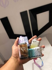 آموزش پر کردن پاد یکبار مصرف 3 آموزش-پر-کردن-پاد-یکبار-مصرف-ویپ-دیاکو